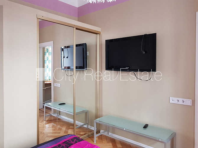 Fasādes māja, renovēta māja, ir lifts, kāpņu telpa pēc kapitālā remonta, viena istaba Rīga - foto 3