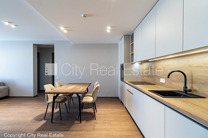 Renovēta māja, ieeja no ielas, luksuss apartamenti , logi vērsti uz pagalma pusi, studio tipa, Rīga - foto 3