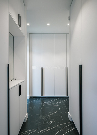 Dvīņu māja, labiekārtota apzaļumota teritorija, bruģēts piebraucamais ceļš, iežogota Rīga - foto 11