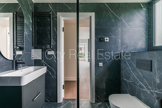 Dvīņu māja, labiekārtota apzaļumota teritorija, bruģēts piebraucamais ceļš, iežogota Rīga - foto 19