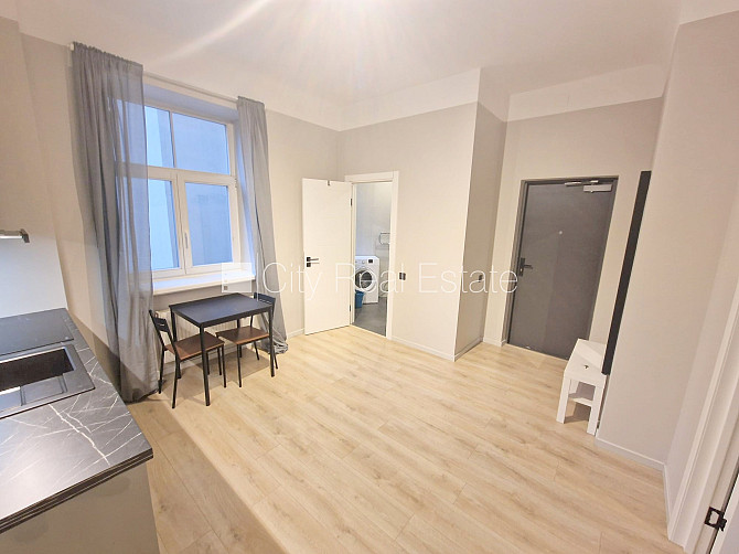 Здание во дворе, реновированный дом, закрытый двор, охраняемый двор, вход с улицы, Рига - изображение 6