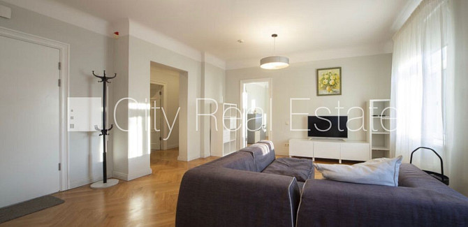 Renovēta māja, labiekārtots apzaļumots pagalms, ieeja no ielas, ir lifts, kāpņu telpa pēc Rīga - foto 10