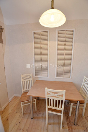 Фасадный дом, вход с улицы, лифт, лестничная клетка после косметического ремонта, Рига - изображение 11