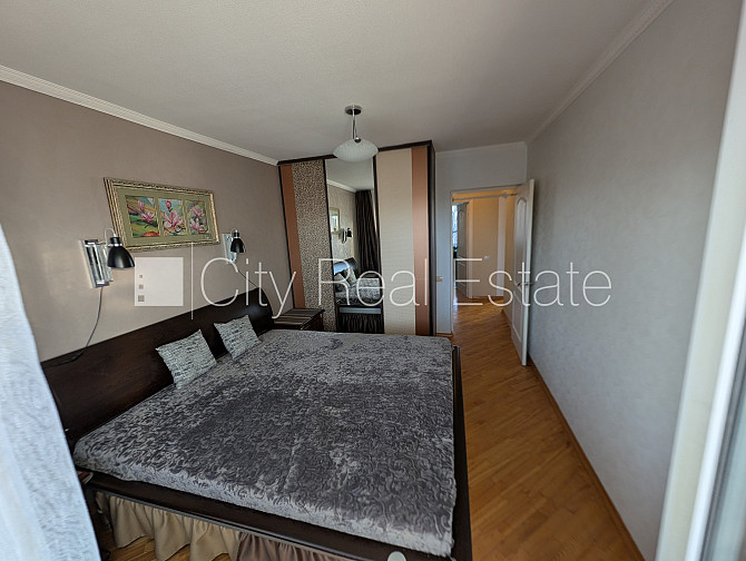 Фасадный дом, панельный дом, благоустроенная озеленённая территория, бесплатная Рига - изображение 2