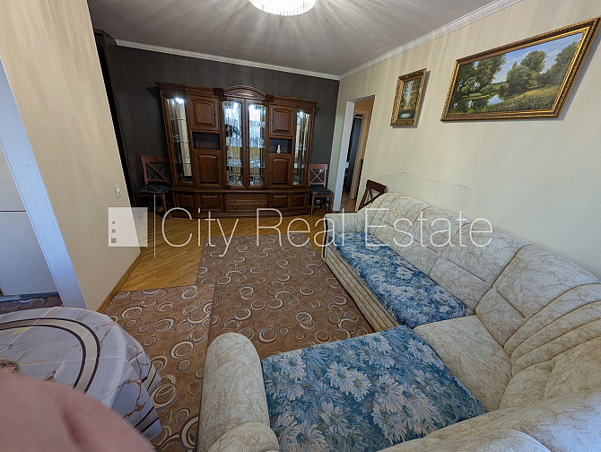 Фасадный дом, панельный дом, благоустроенная озеленённая территория, бесплатная Рига - изображение 3