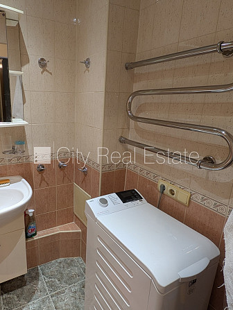 Фасадный дом, панельный дом, благоустроенная озеленённая территория, бесплатная Рига - изображение 10