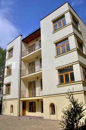 Реновированный дом, количество квартир в здании 5 шт., квартиры не продаются Rīga