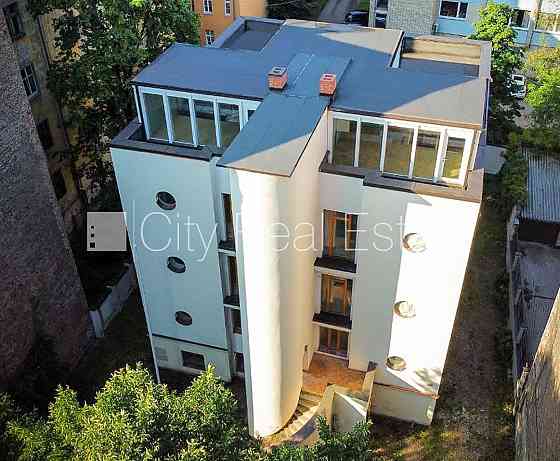 Реновированный дом, количество квартир в здании 5 шт., квартиры не продаются Rīga