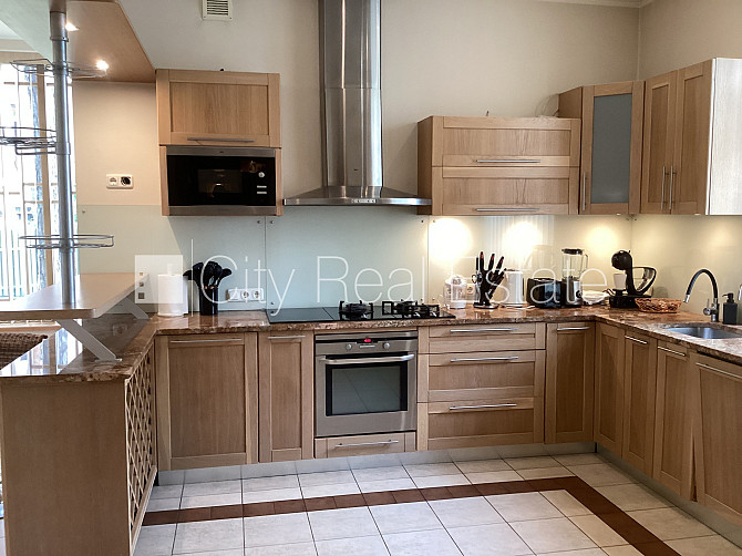 Labiekārtota apzaļumota teritorija, slēgta teritorija, garāža vienai automašīnai, divi Jūrmala - foto 12