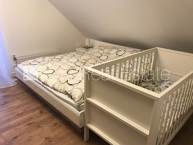 Fasādes māja, labiekārtota apzaļumota teritorija, vieta automašīnai, ir lifts, lodžija, logi Rīga - foto 14