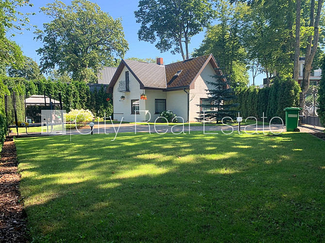 Fasādes māja, labiekārtota apzaļumota teritorija, vieta automašīnai, ir lifts, lodžija, logi Rīga - foto 1