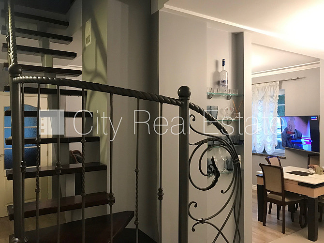 Fasādes māja, labiekārtota apzaļumota teritorija, vieta automašīnai, ir lifts, lodžija, logi Rīga - foto 9