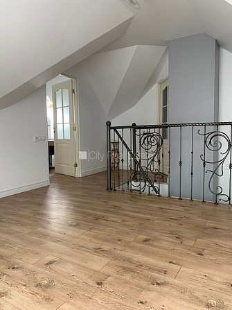 Fasādes māja, labiekārtota apzaļumota teritorija, vieta automašīnai, ir lifts, lodžija, logi Rīga - foto 16