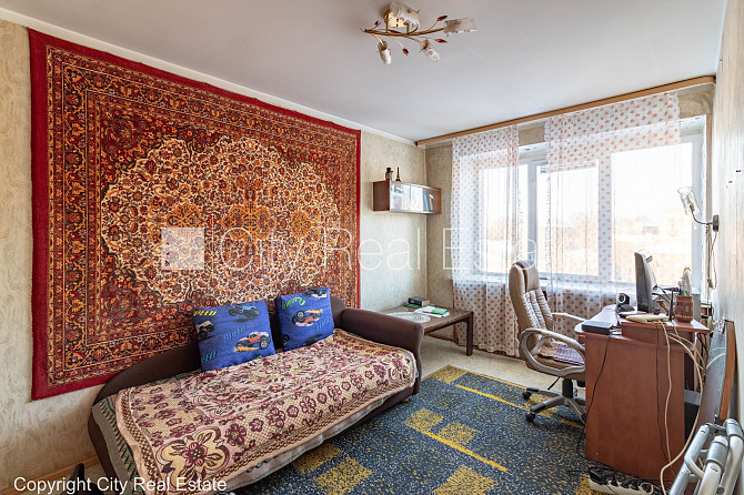 Фасадный дом, благоустроенная озеленённая территория, место для машины, балкон, Рига - изображение 11