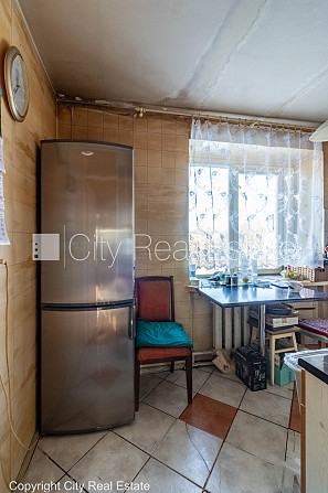 Фасадный дом, благоустроенная озеленённая территория, место для машины, балкон, Рига - изображение 19