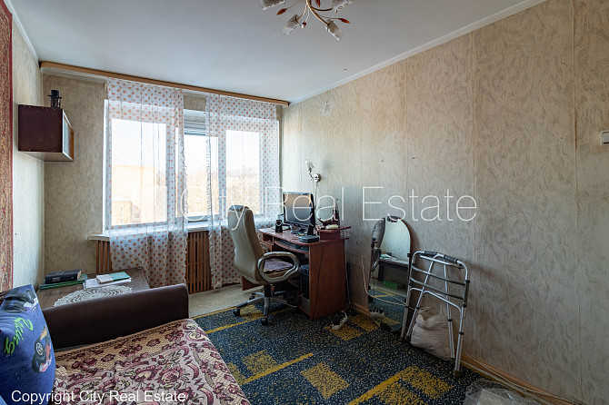 Фасадный дом, благоустроенная озеленённая территория, место для машины, балкон, Рига - изображение 13