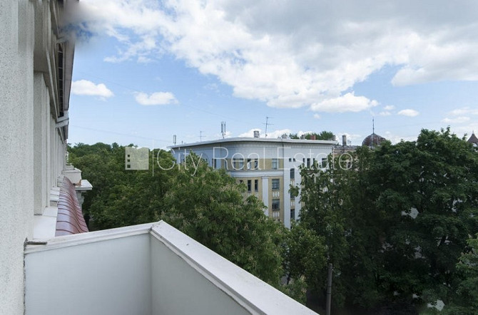Renovēta māja, vieta automašīnai, ir lifts, balkons, guļamistabu skaits 2 gab., istabas Rīga - foto 8