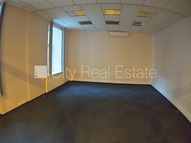 Fasādes māja, slēgts pagalms, objektu apsargā fiziskā apsardze, ieeja no ielas, kāpņu telpa Rīga - foto 4