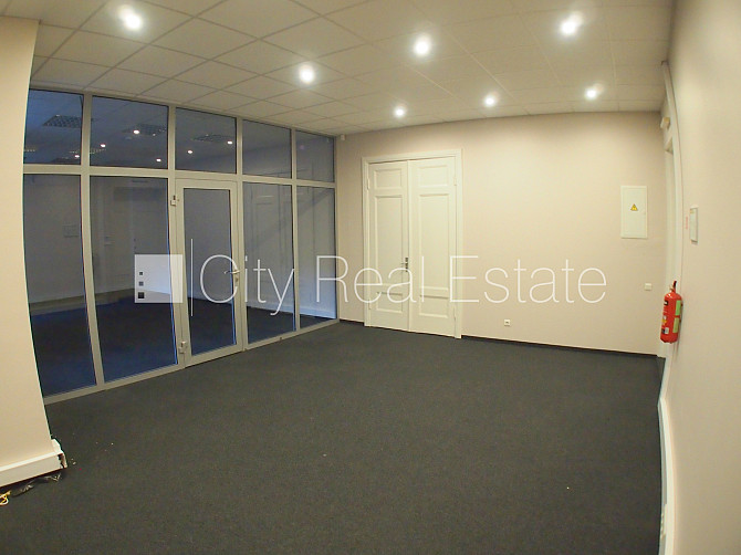 Fasādes māja, slēgts pagalms, objektu apsargā fiziskā apsardze, ieeja no ielas, kāpņu telpa Rīga - foto 1