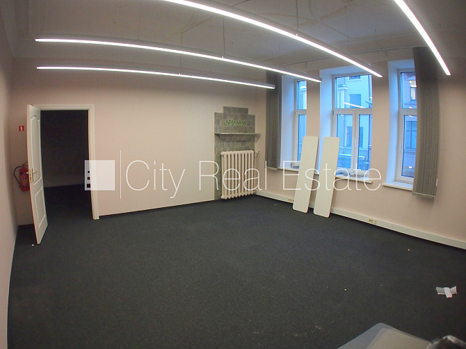 Fasādes māja, slēgts pagalms, objektu apsargā fiziskā apsardze, ieeja no ielas, kāpņu telpa Rīga - foto 8