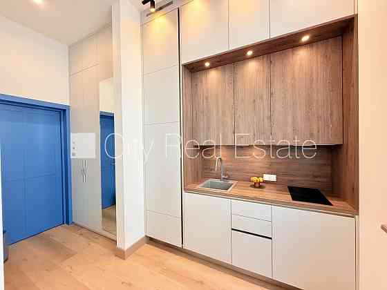 Здание во дворе, бесплатная стоянка во дворе, окна выходят во двор, одна Rīga