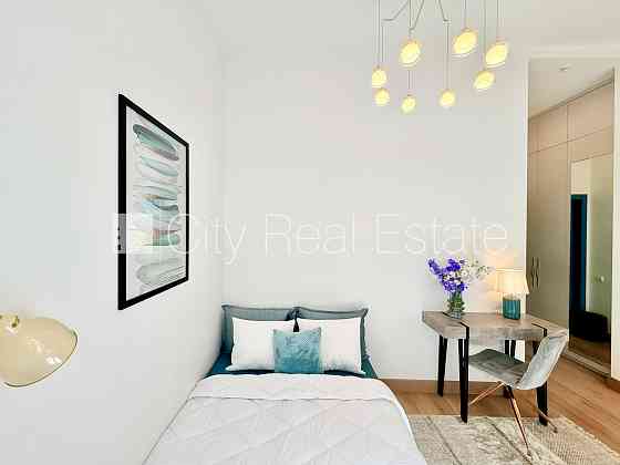 Фасадный дом, реновированный дом, возможность аренды парковки, вход с улицы, лифт, Рига