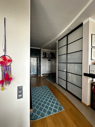 Фасадный дом, реновированный дом, возможность аренды парковки, вход с улицы, лифт, Рига - изображение 13