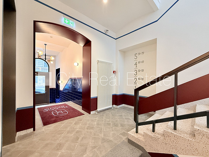 Фасадный дом, реновированный дом, возможность аренды парковки, вход с улицы, лифт, Рига - изображение 9