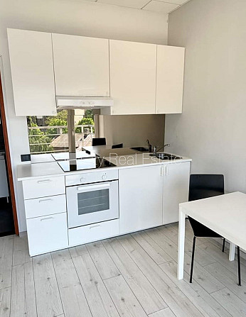 Фасадный дом, реновированный дом, вход с улицы, лифт, лестничная клетка после Рига - изображение 8