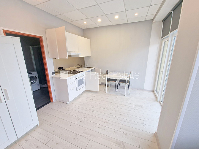 Фасадный дом, реновированный дом, вход с улицы, лифт, лестничная клетка после Рига - изображение 18