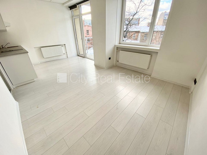 Фасадный дом, реновированный дом, вход с улицы, лифт, лестничная клетка после Рига - изображение 4