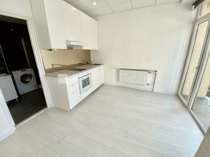 Фасадный дом, реновированный дом, вход с улицы, лифт, лестничная клетка после Рига - изображение 5