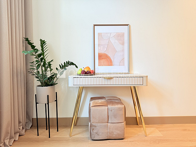 Реновированный дом, лестничная клетка после капитального ремонта, окна выходят Рига - изображение 7