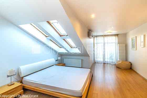 Мансарда, французский балкон, двухэтажный, центральное отопление, деревянные Рига