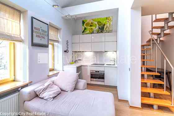 Мансарда, французский балкон, двухэтажный, центральное отопление, деревянные Рига