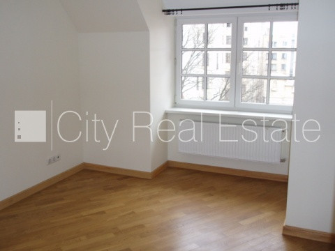 Фасадный дом, реновированный дом, поменянное покрытие крыши, благоустроенная Рига - изображение 9