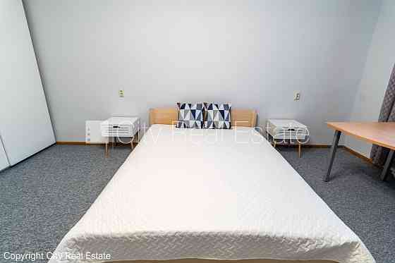 Дом во дворе, реновированный дом, количество спален 2 шт., изолированные комнаты 2 Рига