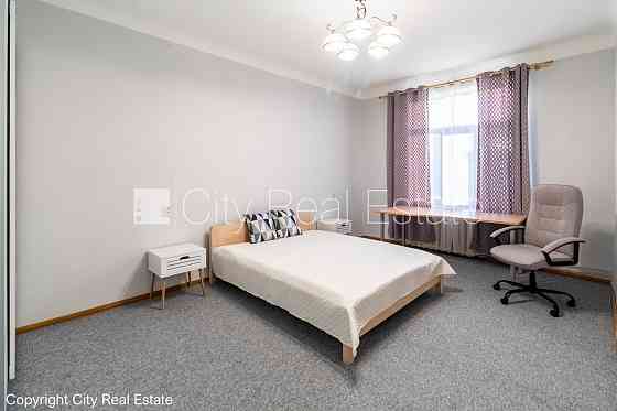 Дом во дворе, реновированный дом, количество спален 2 шт., изолированные комнаты 2 Рига