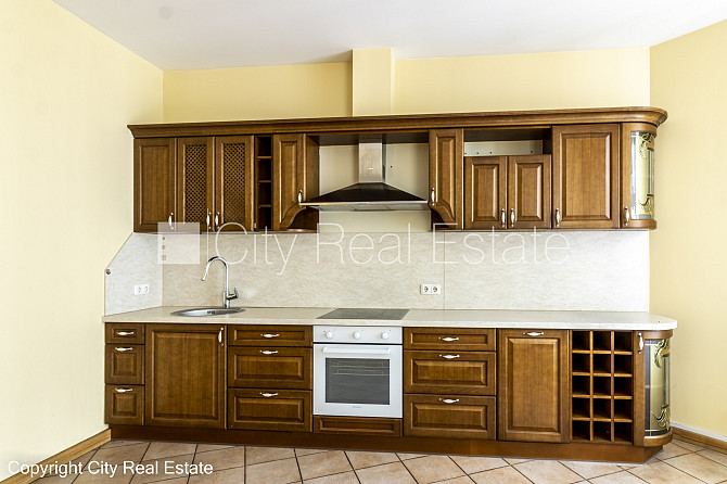 Фасадный дом, реновированный дом, благоустроенная озеленённая территория, Рига - изображение 8