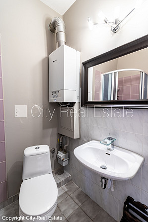 Фасадный дом, реновированный дом, вход с улицы, лестничная клетка после Рига - изображение 11