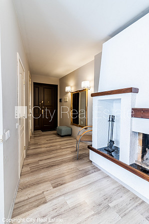 Фасадный дом, реновированный дом, вход с улицы, лестничная клетка после Рига - изображение 3