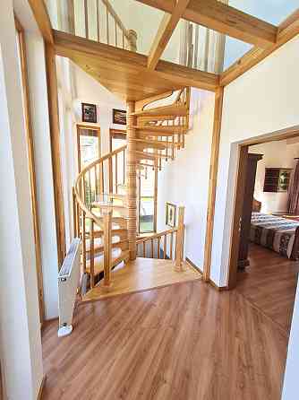 Фасадный дом, реновированный дом, вход с улицы, лифт, изолированные комнаты 2 шт., Rīga