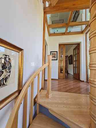 Фасадный дом, реновированный дом, вход с улицы, лифт, изолированные комнаты 2 шт., Rīga