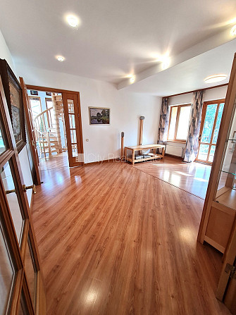 Fasādes māja, renovēta māja, ieeja no ielas, ir lifts, istabas izolētas 2 gab., studio tipa, Rīga - foto 10