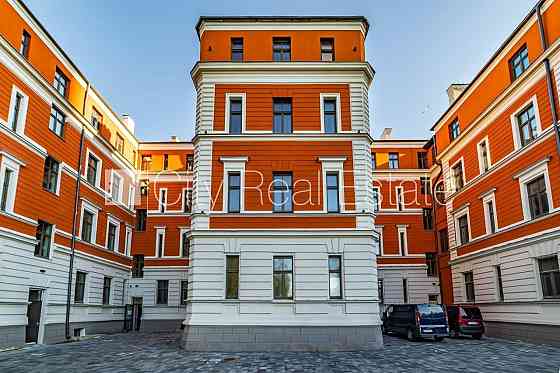 Реновированный дом, благоустроенная озеленённая территория, подъездная дорога Rīga