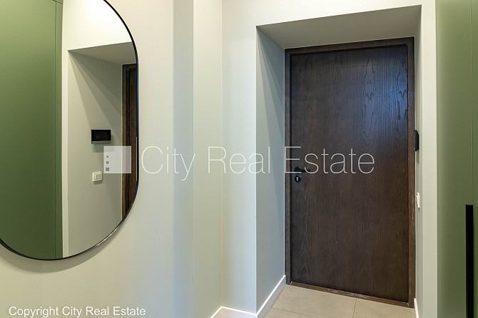 Renovēta māja, labiekārtota apzaļumota teritorija, bruģēts piebraucamais ceļš, iežogota Rīga - foto 4