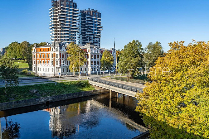 Renovēta māja, labiekārtota apzaļumota teritorija, bruģēts piebraucamais ceļš, iežogota Rīga - foto 8