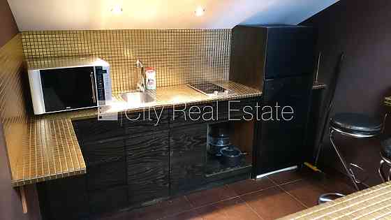 Мансарда, лифт, французский балкон, окна выходят во двор, одна изолированная Рига