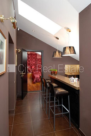 Мансарда, лифт, французский балкон, окна выходят во двор, одна изолированная Рига - изображение 4