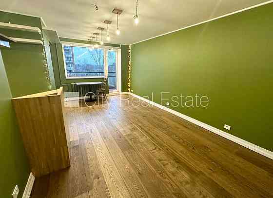 Новостройка, фасадный дом, вход со двора, лифт, лестничная клетка после Рига